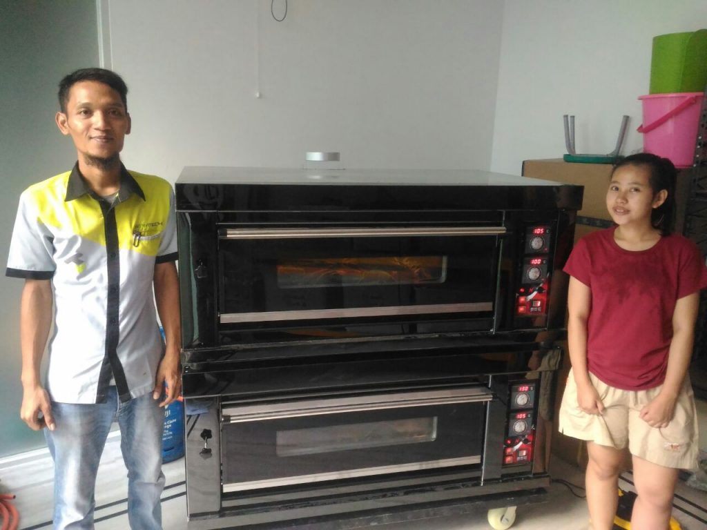 Ibu Yuni, Jakarta, Gas Baking Oven
