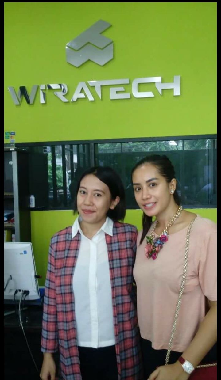 Sinta Bachir (Artis), Jakarta, Vacuum Sealer