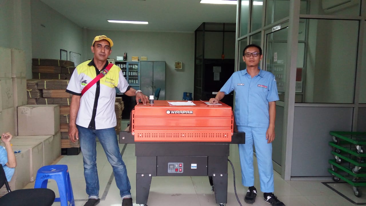 Trial Mesin Shrink Tunel 4525 - CV Vicomas Internasional Citereup Bogor
